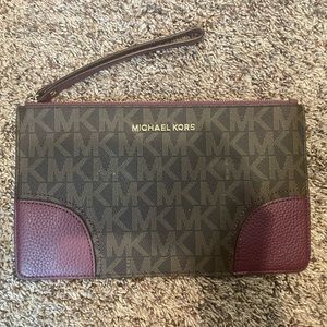 Michael kors wristlet with purple detail